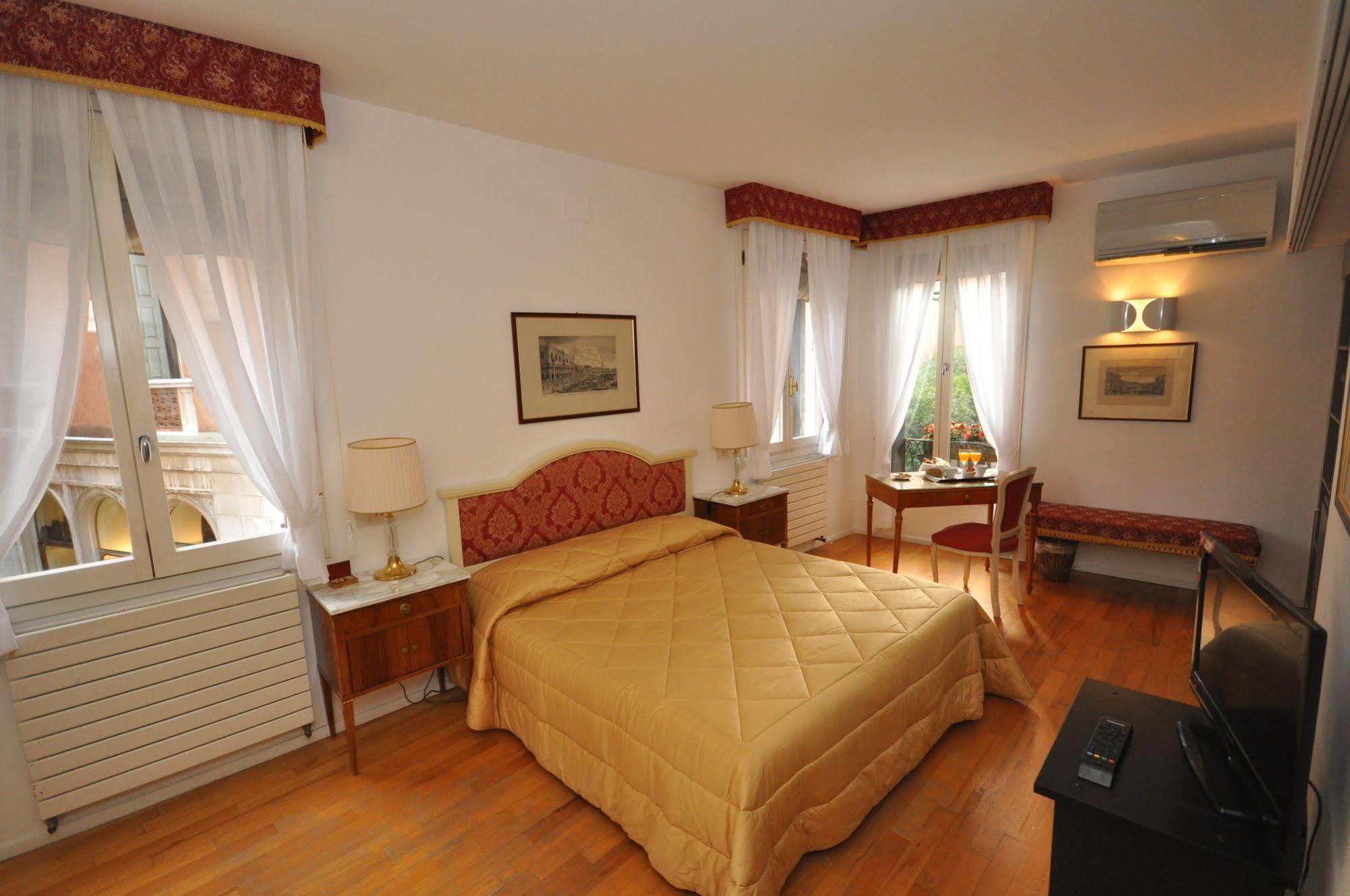 Hotel Casa Petrarca Венеция Экстерьер фото