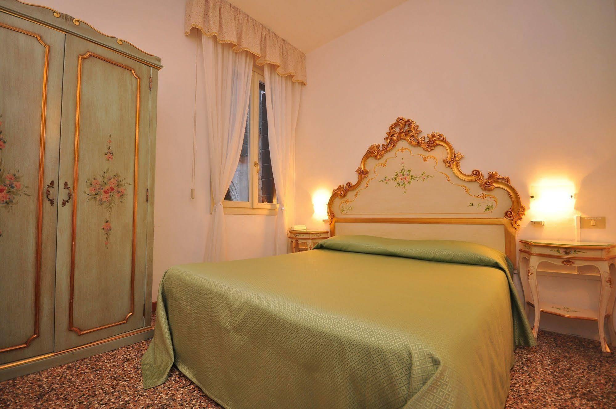 Hotel Casa Petrarca Венеция Экстерьер фото